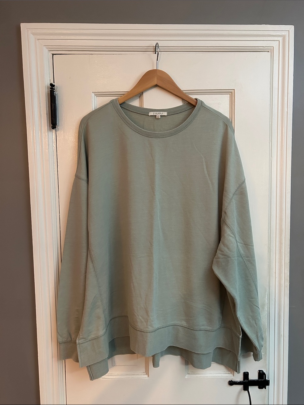 Z Supply Modern Weekender Sage Green Sweatshirt In Excellent, Like New Condition